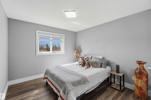 1641 Enright Way, Edmonton, AB - Indoor Photo Showing Bedroom