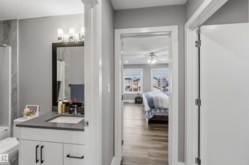 1641 Enright Way, Edmonton, AB - Indoor Photo Showing Bathroom