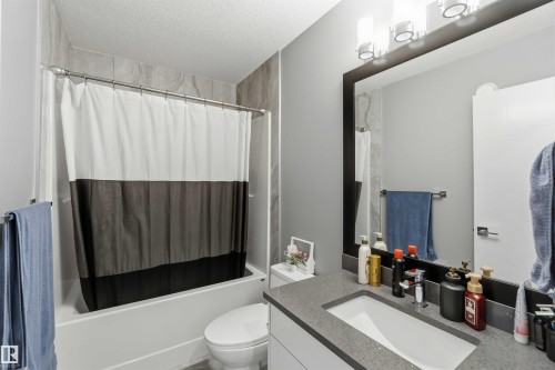 1641 Enright Way, Edmonton, AB - Indoor Photo Showing Bathroom