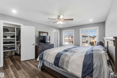 1641 Enright Way, Edmonton, AB - Indoor Photo Showing Bedroom