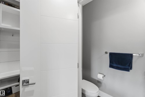 1641 Enright Way, Edmonton, AB - Indoor Photo Showing Bathroom