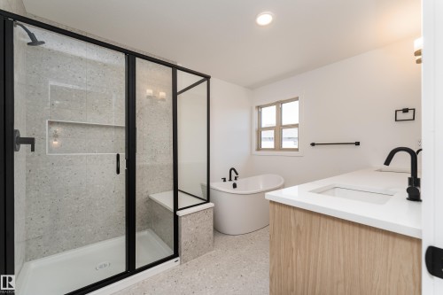 12 Gable Common, Spruce Grove, AB - Indoor Photo Showing Bathroom