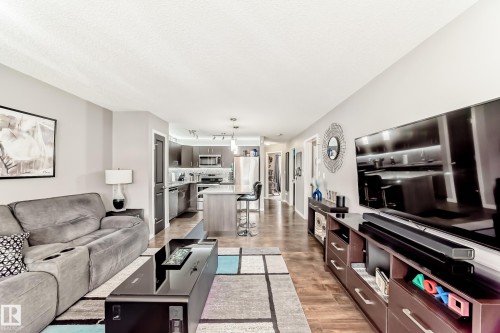 43 3305 Orchards Link, Edmonton, AB - Indoor Photo Showing Living Room