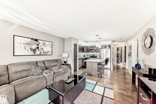 43 3305 Orchards Link, Edmonton, AB - Indoor Photo Showing Living Room