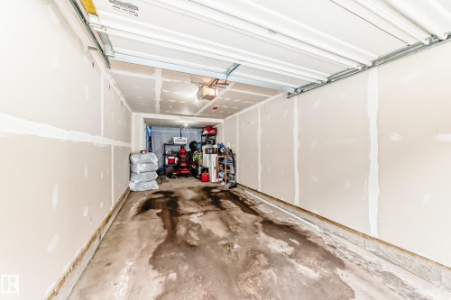 43 3305 Orchards Link, Edmonton, AB - Indoor Photo Showing Garage