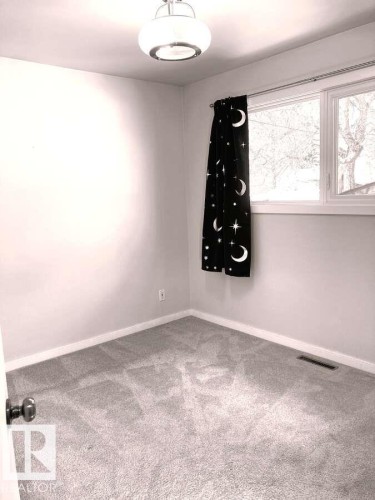 15212 86 Avenue, Edmonton, AB - Indoor Photo Showing Other Room