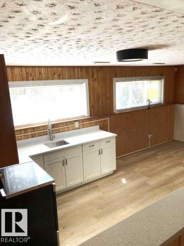 15212 86 Avenue, Edmonton, AB - Indoor Photo Showing Kitchen