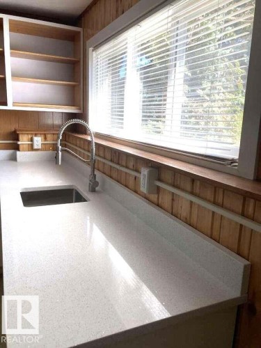 15212 86 Avenue, Edmonton, AB - Indoor Photo Showing Kitchen