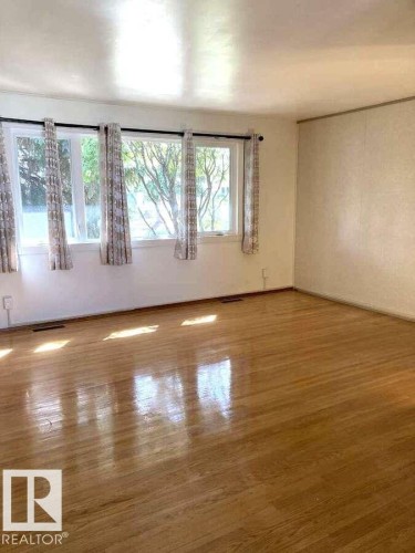 15212 86 Avenue, Edmonton, AB - Indoor Photo Showing Other Room