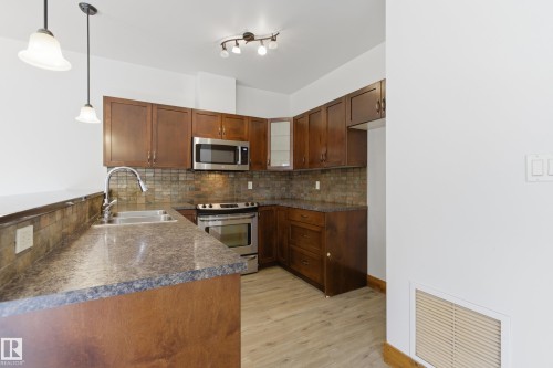 502 Graybriar Green, Stony Plain, AB - Indoor Photo Showing Kitchen With Double Sink