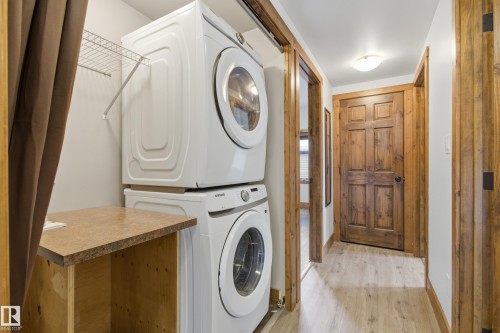 502 Graybriar Green, Stony Plain, AB - Indoor Photo Showing Laundry Room