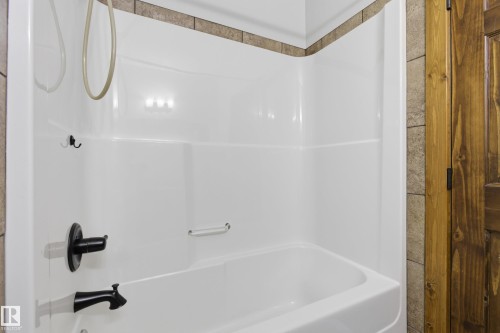502 Graybriar Green, Stony Plain, AB - Indoor Photo Showing Bathroom