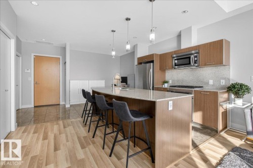 114 2504 109 Street, Edmonton, AB - Indoor Photo Showing Kitchen With Stainless Steel Kitchen With Upgraded Kitchen