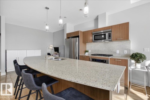 114 2504 109 Street, Edmonton, AB - Indoor Photo Showing Kitchen With Stainless Steel Kitchen With Double Sink With Upgraded Kitchen