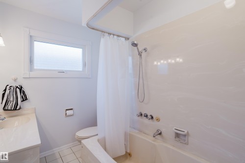7108 83 Street, Edmonton, AB - Indoor Photo Showing Bathroom