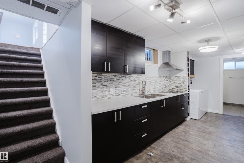 7108 83 Street, Edmonton, AB - Indoor Photo Showing Kitchen With Upgraded Kitchen