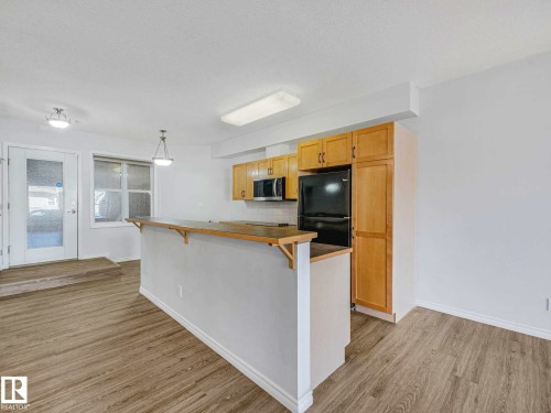 112 11039 83 Avenue, Edmonton, AB - Indoor Photo Showing Kitchen