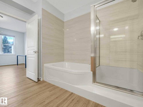 112 11039 83 Avenue, Edmonton, AB - Indoor Photo Showing Bathroom