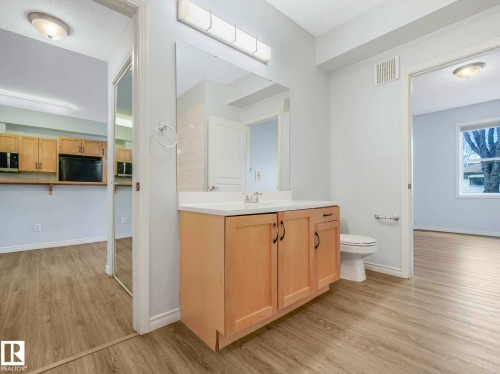 112 11039 83 Avenue, Edmonton, AB - Indoor Photo Showing Bathroom
