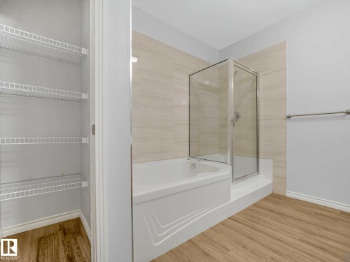 112 11039 83 Avenue, Edmonton, AB - Indoor Photo Showing Bathroom