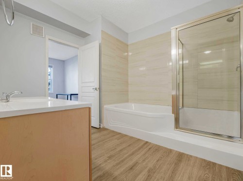 112 11039 83 Avenue, Edmonton, AB - Indoor Photo Showing Bathroom