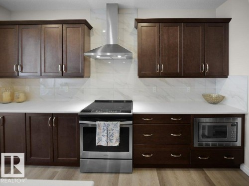 3114 Chokecherry Bend, Edmonton, AB - Indoor Photo Showing Kitchen