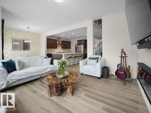 3114 Chokecherry Bend, Edmonton, AB - Indoor Photo Showing Living Room
