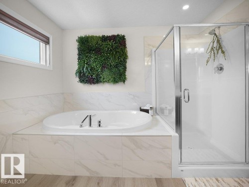 3114 Chokecherry Bend, Edmonton, AB - Indoor Photo Showing Bathroom