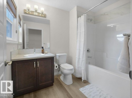 3114 Chokecherry Bend, Edmonton, AB - Indoor Photo Showing Bathroom