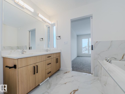 8713 149 Street, Edmonton, AB - Indoor Photo Showing Bathroom