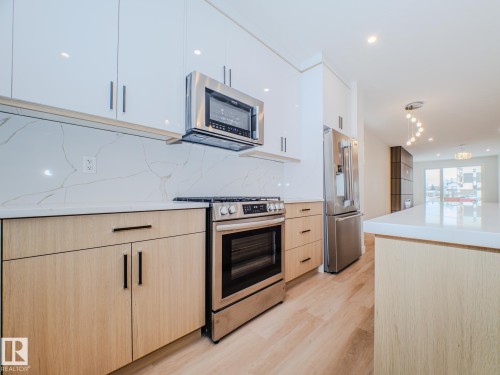 8713 149 Street, Edmonton, AB - Indoor Photo Showing Kitchen With Upgraded Kitchen