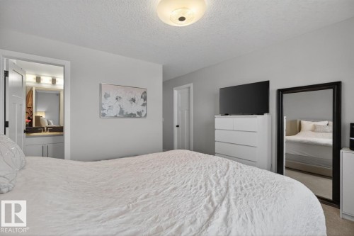 7135 Cardinal Way, Edmonton, AB - Indoor Photo Showing Bedroom