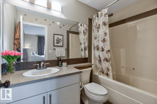 7135 Cardinal Way, Edmonton, AB - Indoor Photo Showing Bathroom
