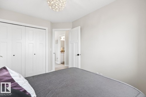 7135 Cardinal Way, Edmonton, AB - Indoor Photo Showing Bedroom