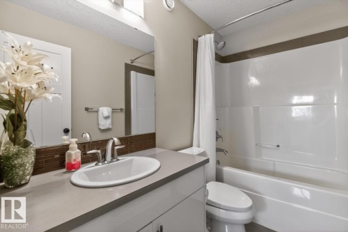7135 Cardinal Way, Edmonton, AB - Indoor Photo Showing Bathroom