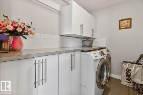 7135 Cardinal Way, Edmonton, AB - Indoor Photo Showing Laundry Room