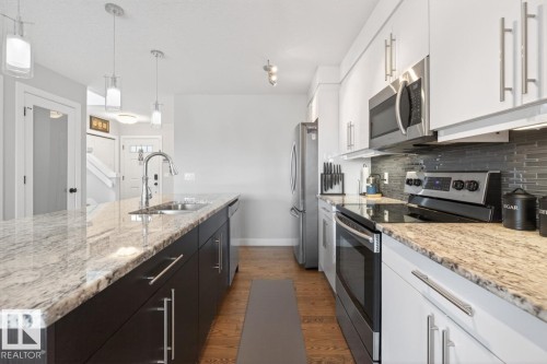 7135 Cardinal Way, Edmonton, AB - Indoor Photo Showing Kitchen With Stainless Steel Kitchen With Upgraded Kitchen