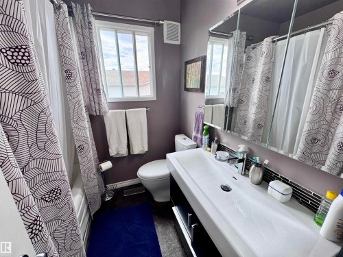 5121 52 Street, Andrew, AB - Indoor Photo Showing Bathroom