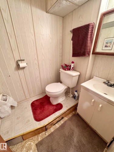 5121 52 Street, Andrew, AB - Indoor Photo Showing Bathroom