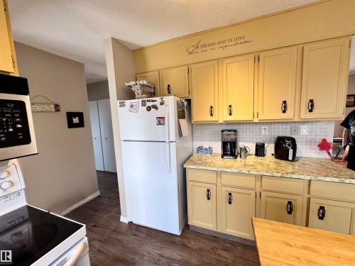 5121 52 Street, Andrew, AB - Indoor Photo Showing Kitchen
