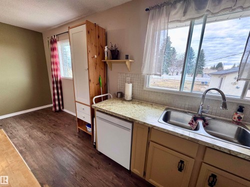 5121 52 Street, Andrew, AB - Indoor Photo Showing Kitchen With Double Sink
