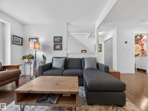 25 420 Hunters Green, Edmonton, AB - Indoor Photo Showing Living Room