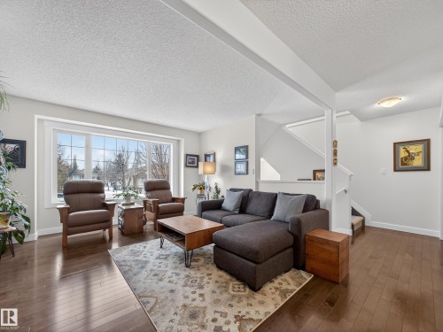 25 420 Hunters Green, Edmonton, AB - Indoor Photo Showing Living Room