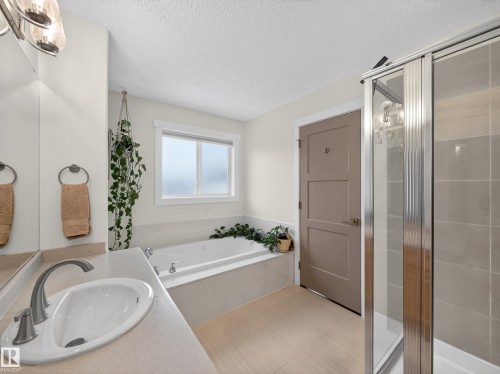 25 420 Hunters Green, Edmonton, AB - Indoor Photo Showing Bathroom