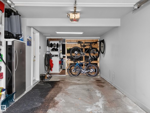 25 420 Hunters Green, Edmonton, AB - Indoor Photo Showing Garage