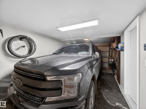25 420 Hunters Green, Edmonton, AB - Indoor Photo Showing Garage