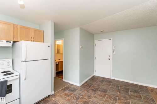 5 8807 101 Street, Edmonton, AB - Indoor Photo Showing Kitchen