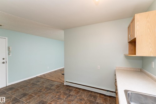 5 8807 101 Street, Edmonton, AB - Indoor