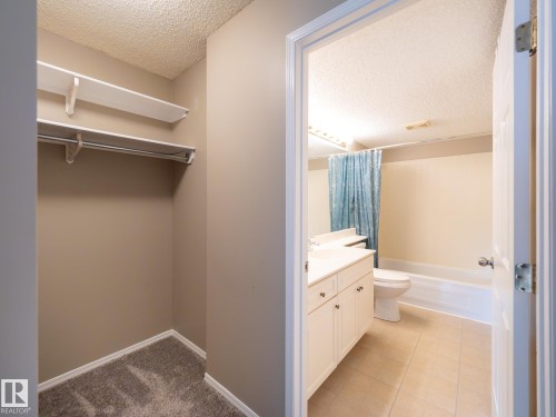 205 11716 100 Avenue, Edmonton, AB - Indoor Photo Showing Bathroom