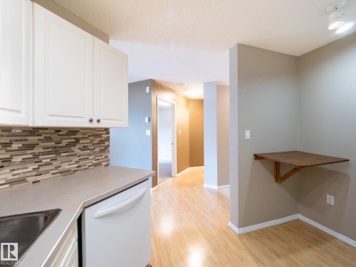 205 11716 100 Avenue, Edmonton, AB - Indoor Photo Showing Kitchen